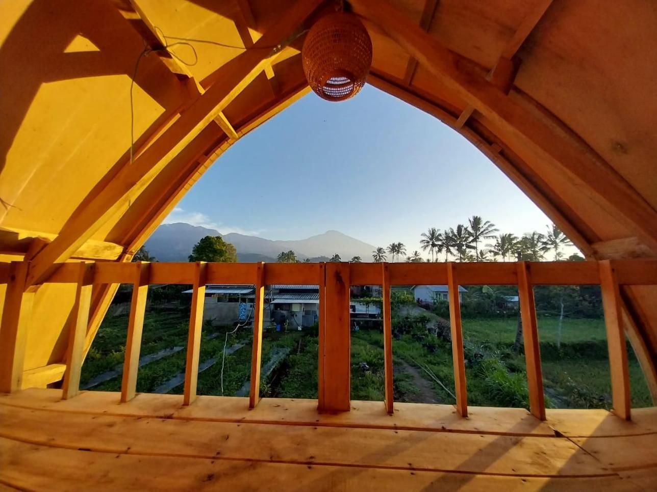 Raturinjani Homestay Selong Екстериор снимка